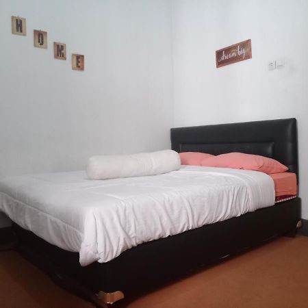 Brak Homestay Probolinggo Room photo